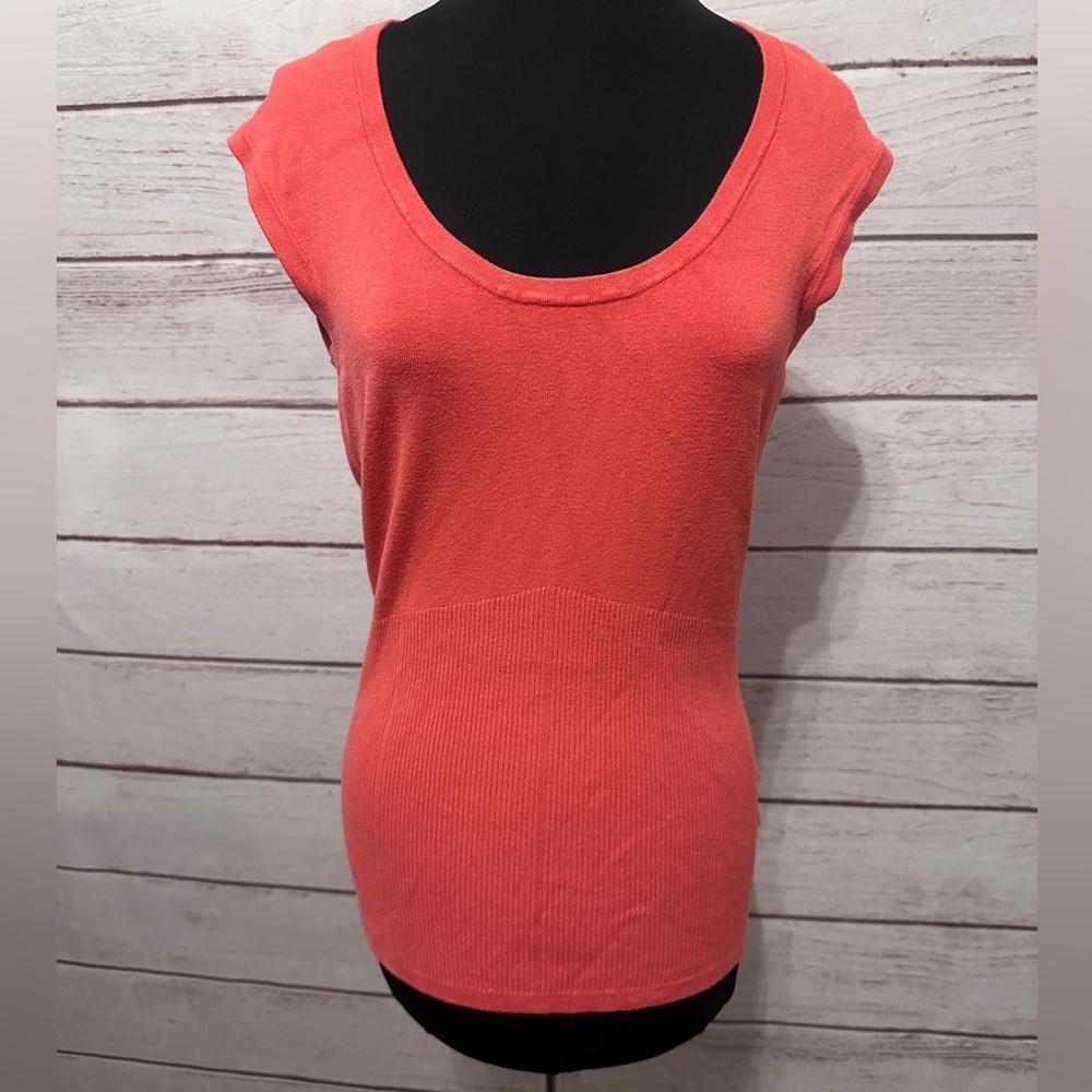 Sleeveless Fitted Sweater Size Large - Orange by Le Château! ✨